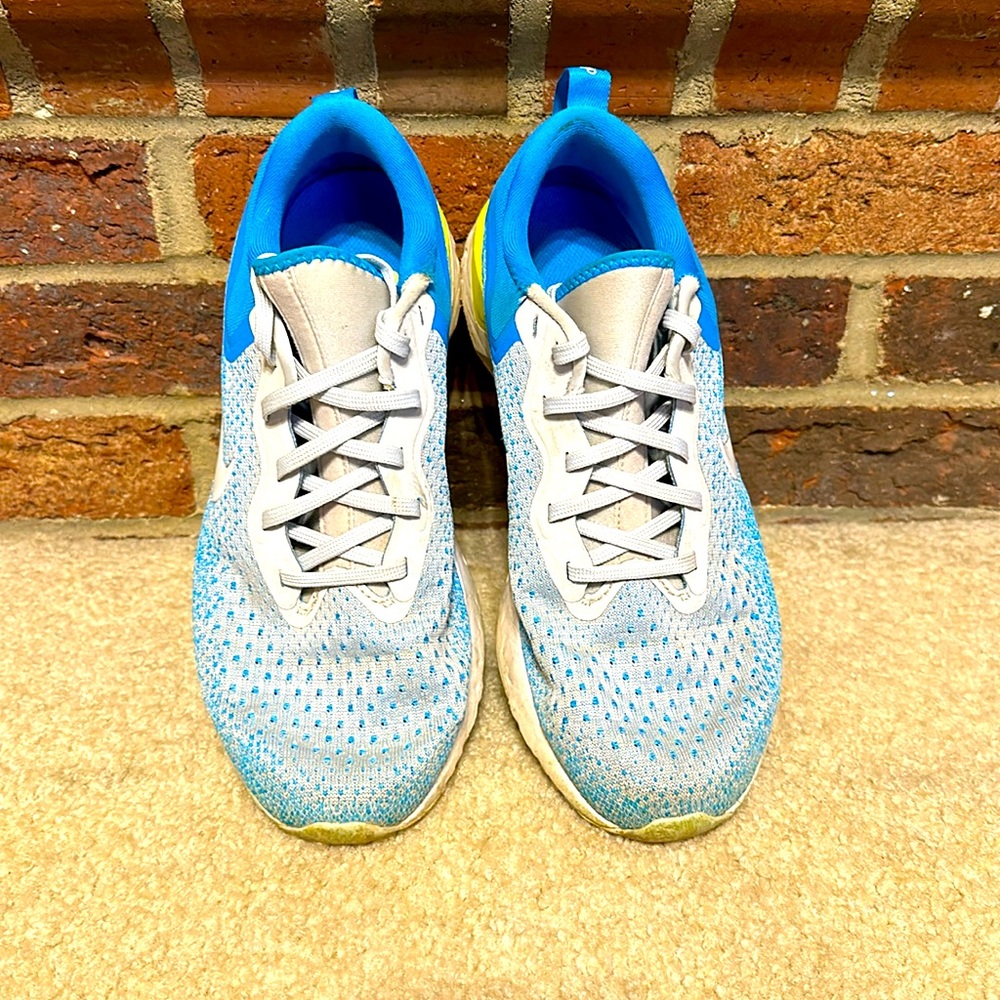 Great Condition! Women’s SZ 10 Nike Odyssey React tennis shoes.